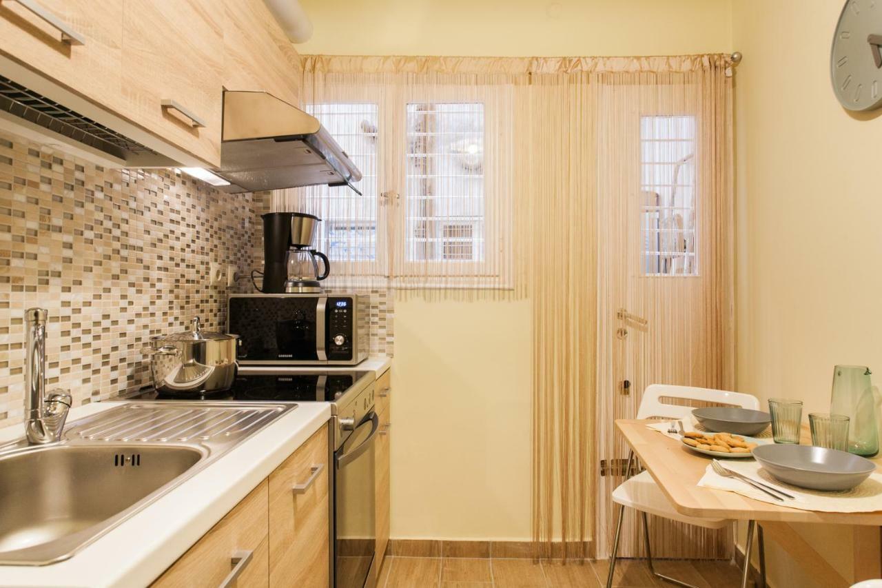 Private Central View Rooms In Apartment Near To Acropolis Metro Station Athens Exterior photo